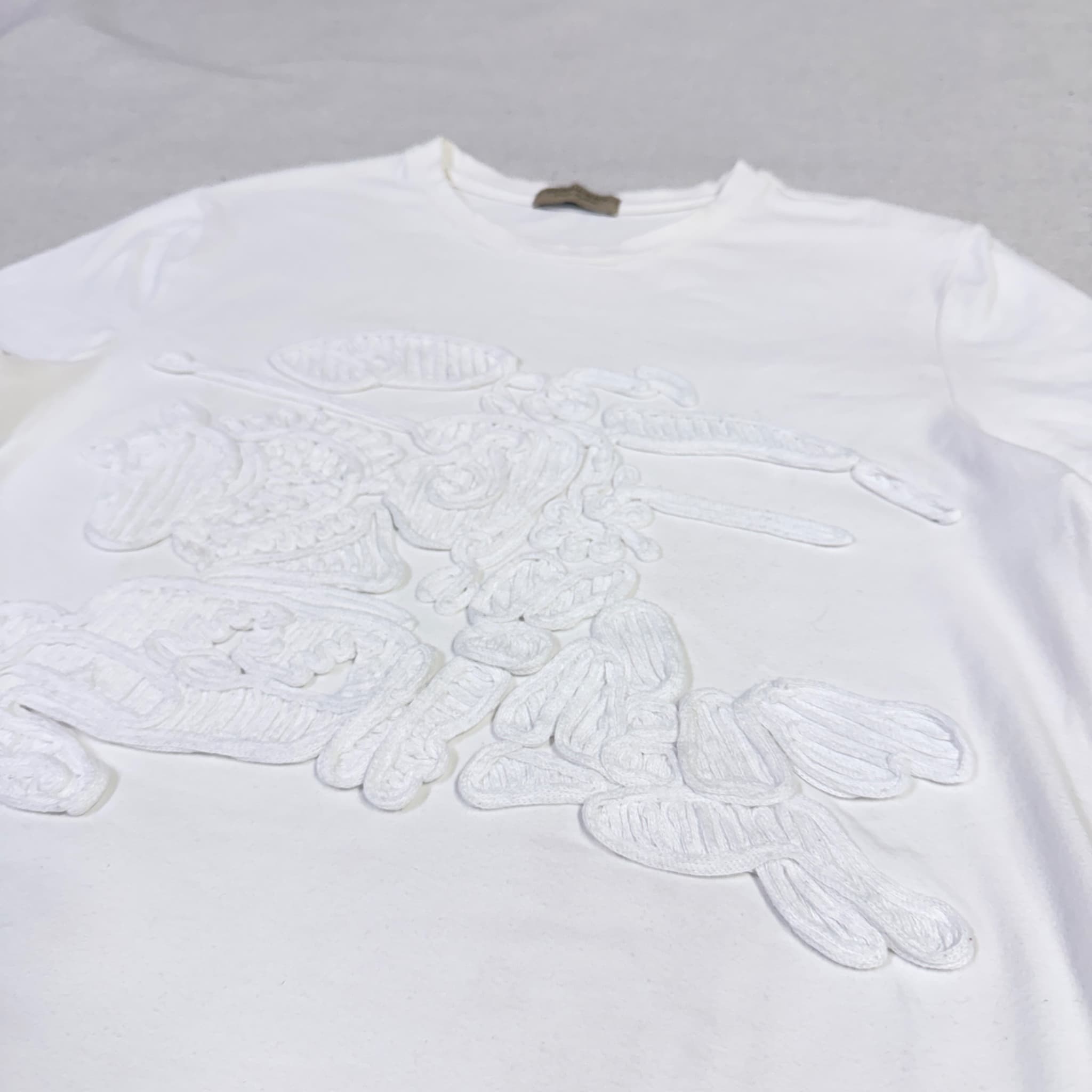 Burberry White T-Shirt With Embroidered Equestrian Knight Design Size L — photo 2 of 8