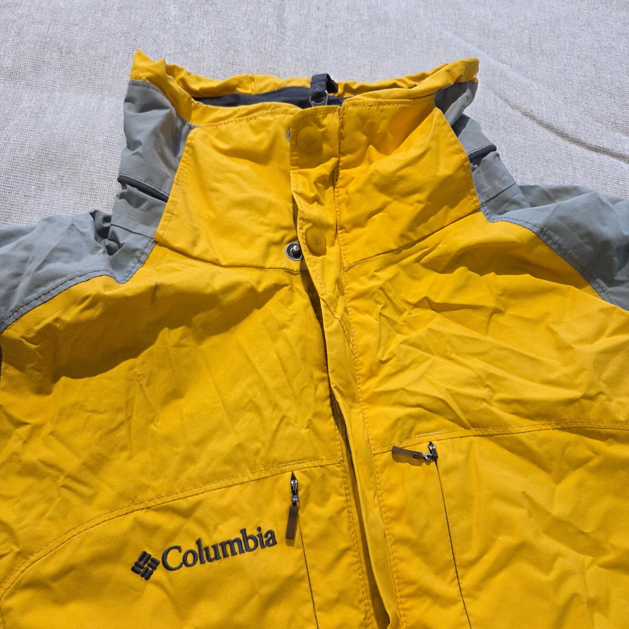Columbia Omni-Tech Waterproof Jacket Yellow Grey Baggy Vintage 2000s — photo 3 of 8