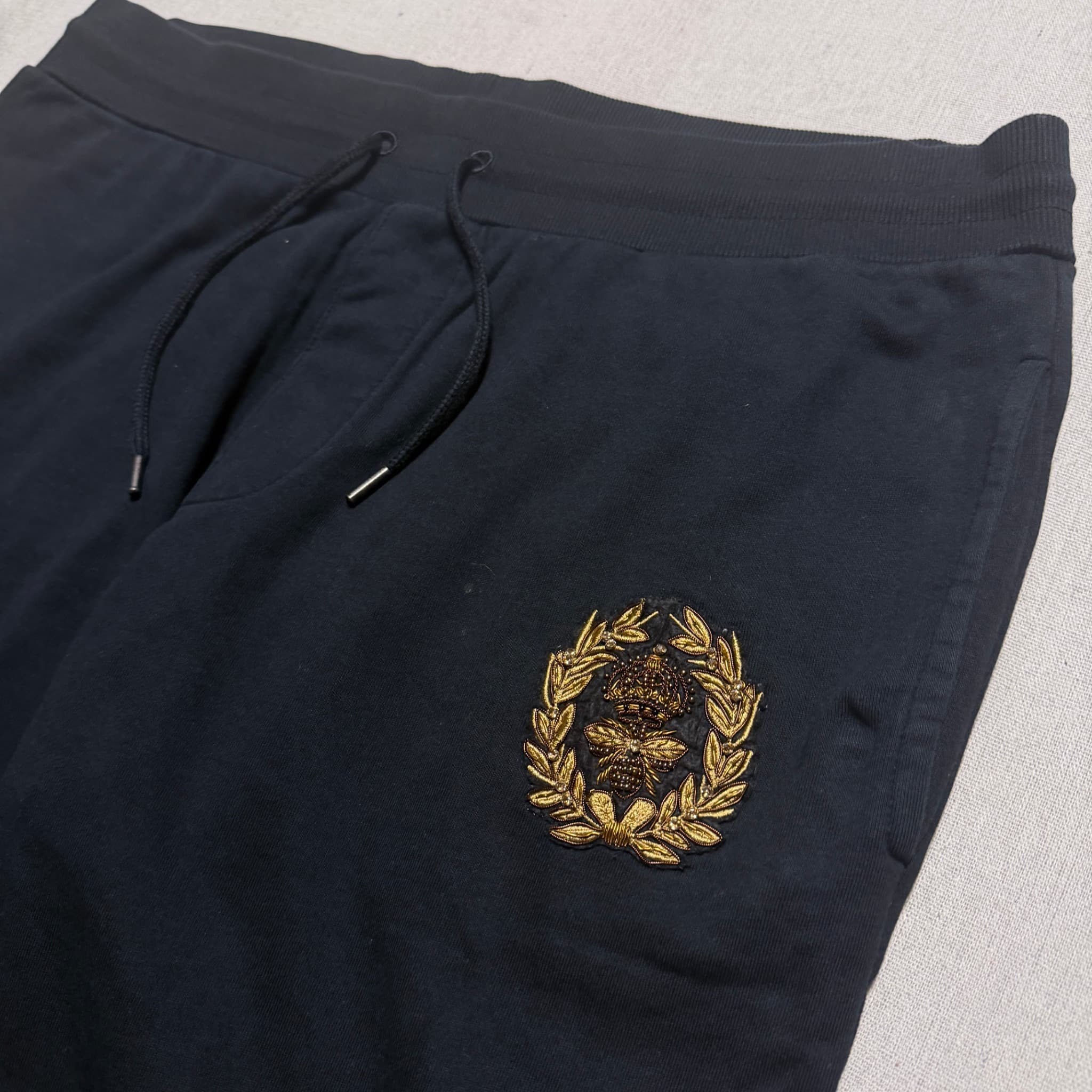 Dolce & Gabbana Bee Crest Embroidered Sweatshorts Black Size 52 — photo 2 of 9