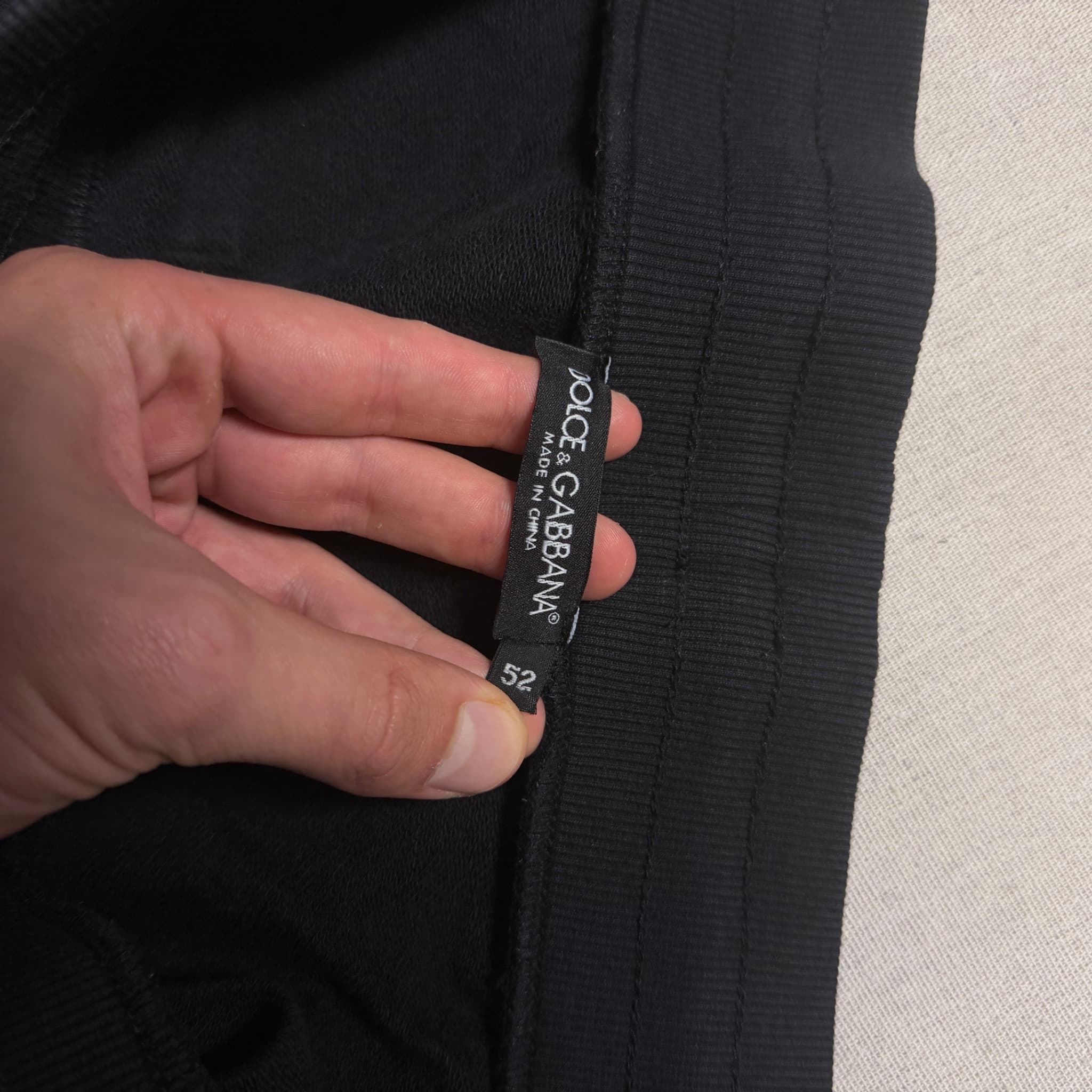 Dolce & Gabbana Bee Crest Embroidered Sweatshorts Black Size 52 — photo 5 of 9