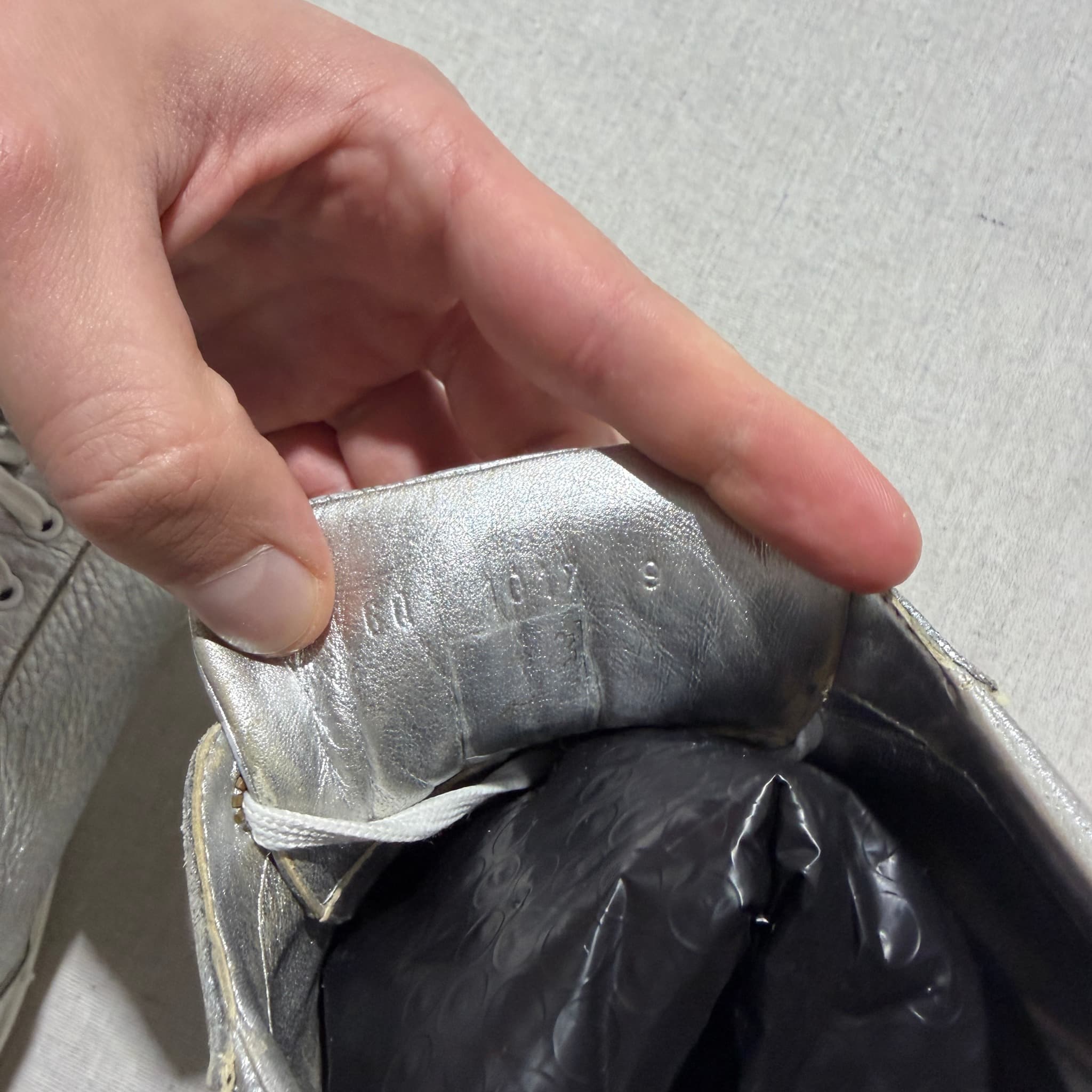 Louis Vuitton Match Up Sneaker Silver Metallic Leather Size 9 — photo 8 of 8