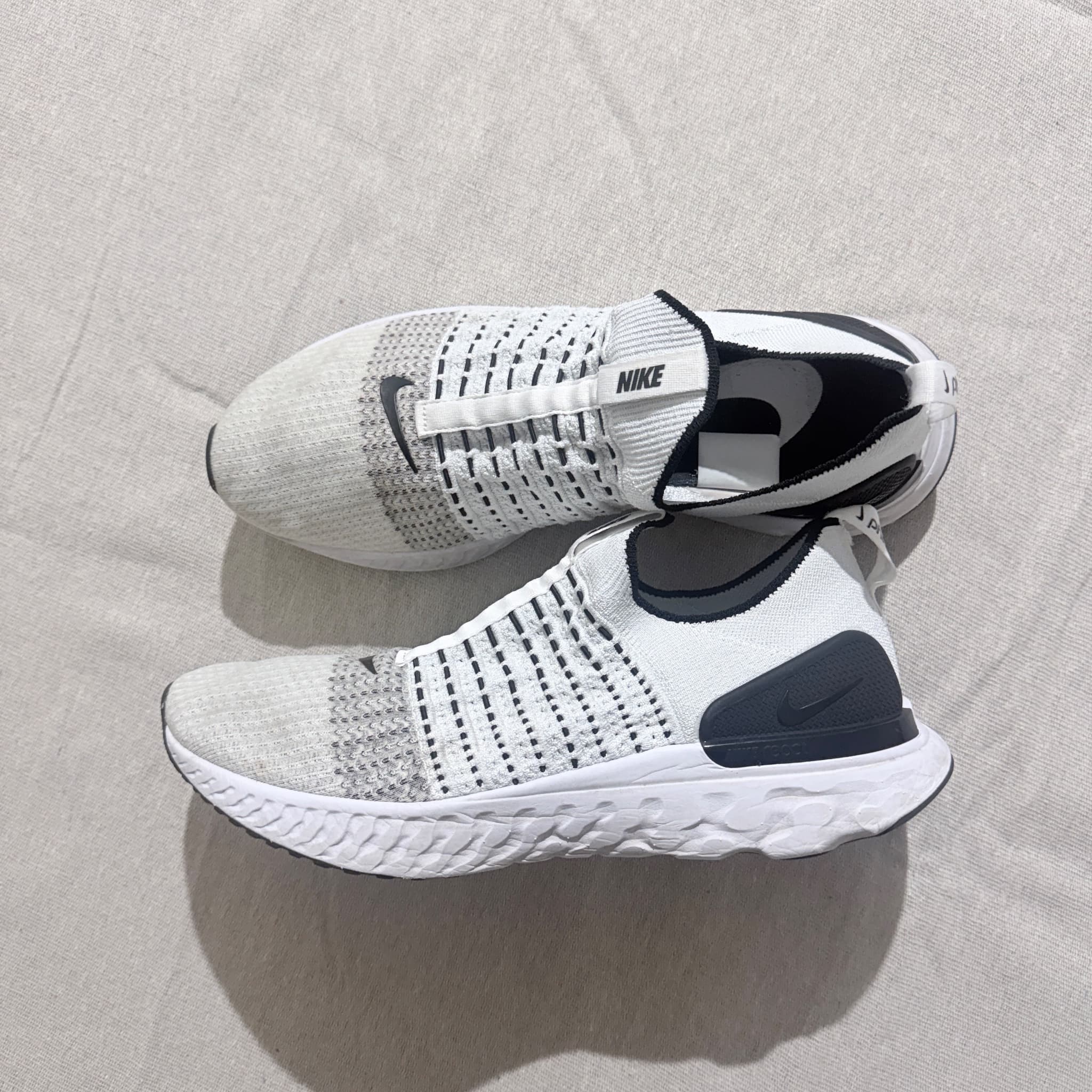 Nike Phantom React Flyknit White Black Sneakers — photo 3 of 8