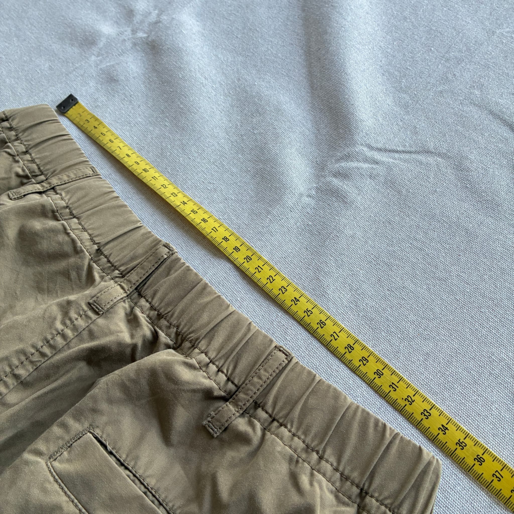 Uniqlo Tan Cargo Pants Elastic Waist Drawstring Hem Size S — photo 10 of 11