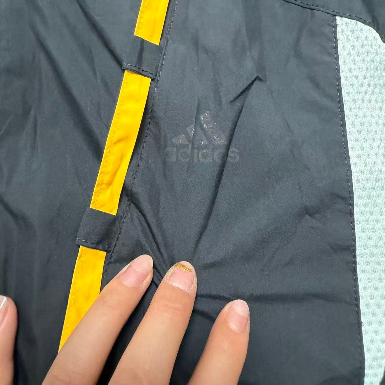 Vintage Adidas Y2K Windbreaker Jacket Black Yellow — photo 3 of 8