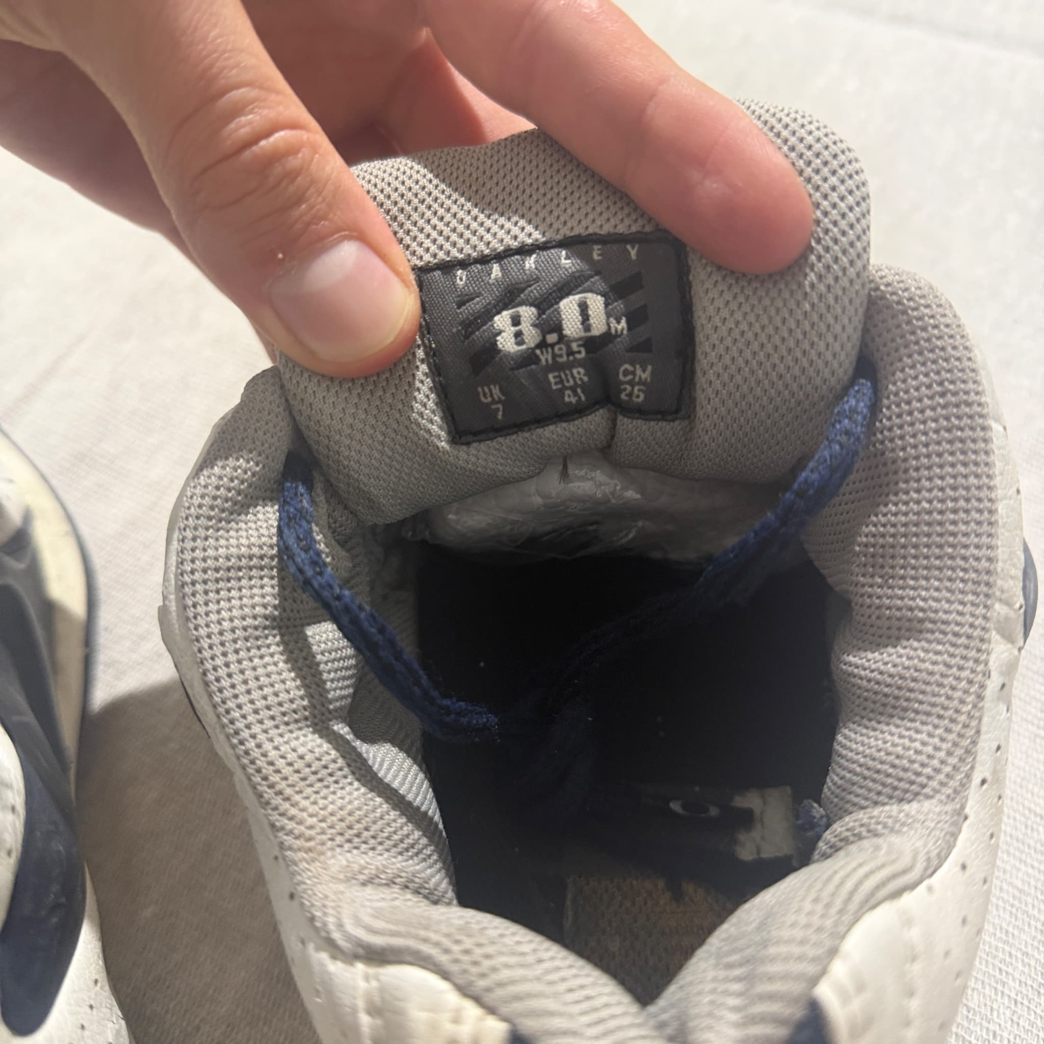 Vintage Oakley Performance Sneakers White Navy Blue Size US 8.0 — photo 4 of 7