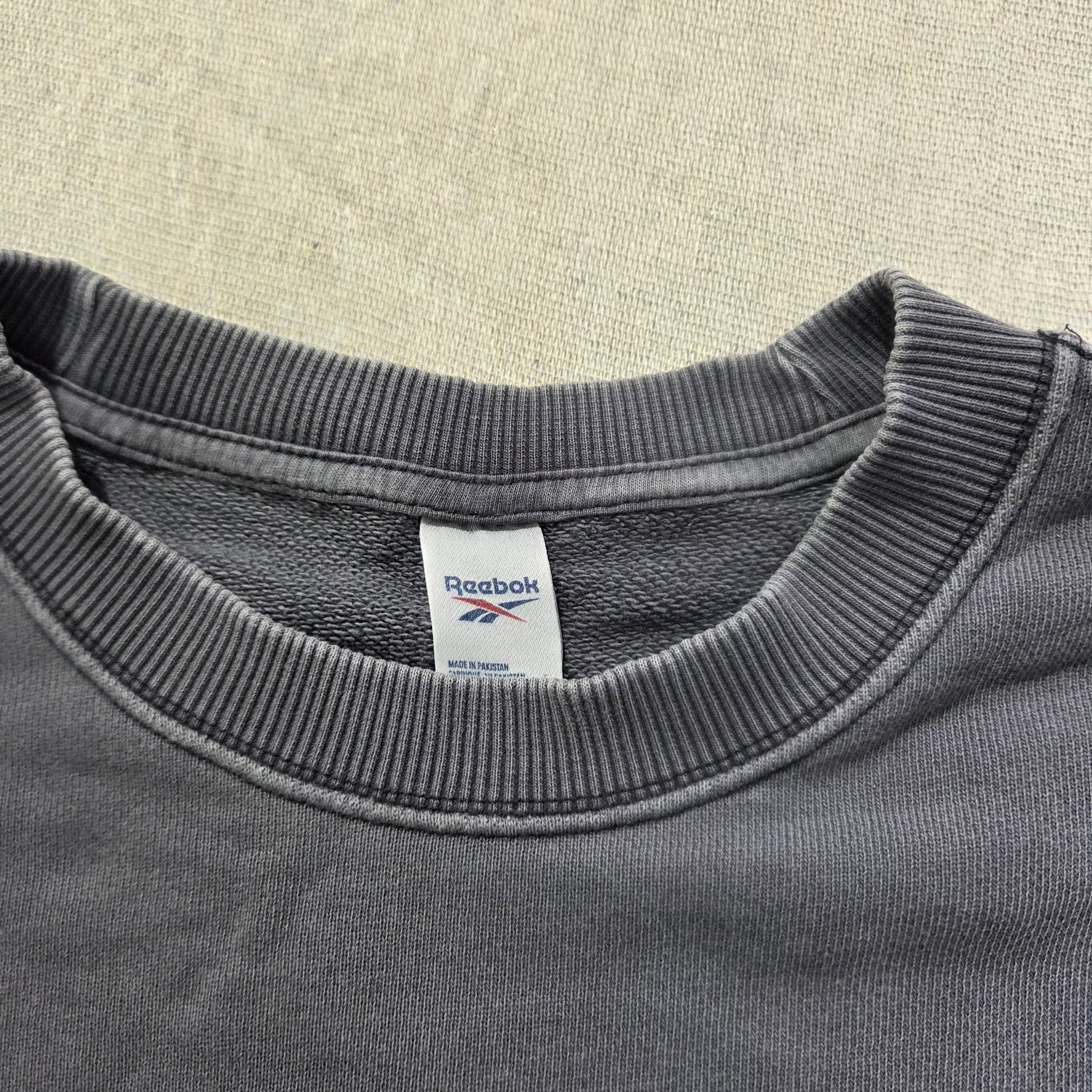Vintage Reebok Embroidered Logo Crewneck Sweatshirt Grey — photo 5 of 12